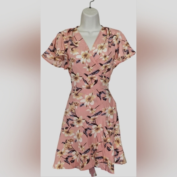 Source Unknown Dresses & Skirts - New beautiful pink floral wrap around dress.
